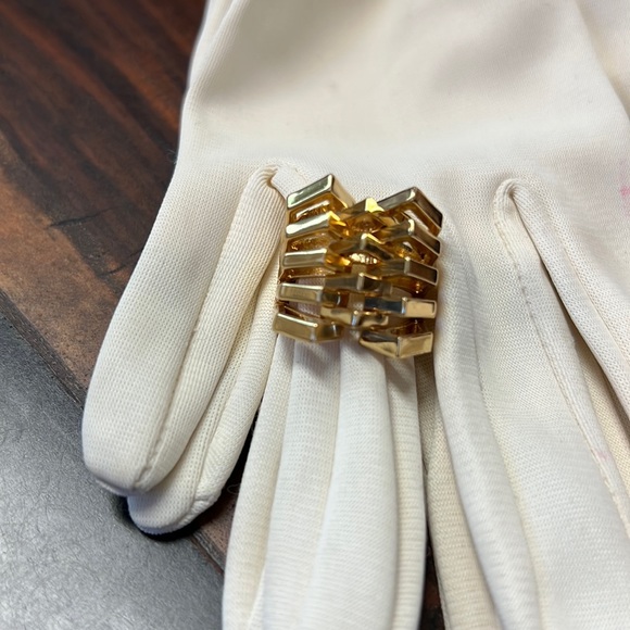 nOir statement ring. - Picture 2 of 9